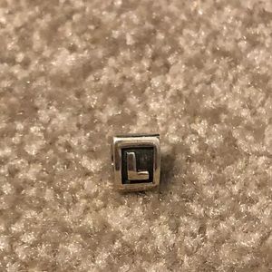Pandora letter “L”